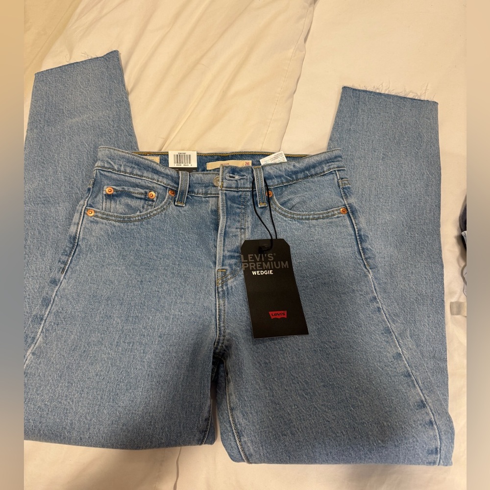 NWT Levi Wedgie Jeans